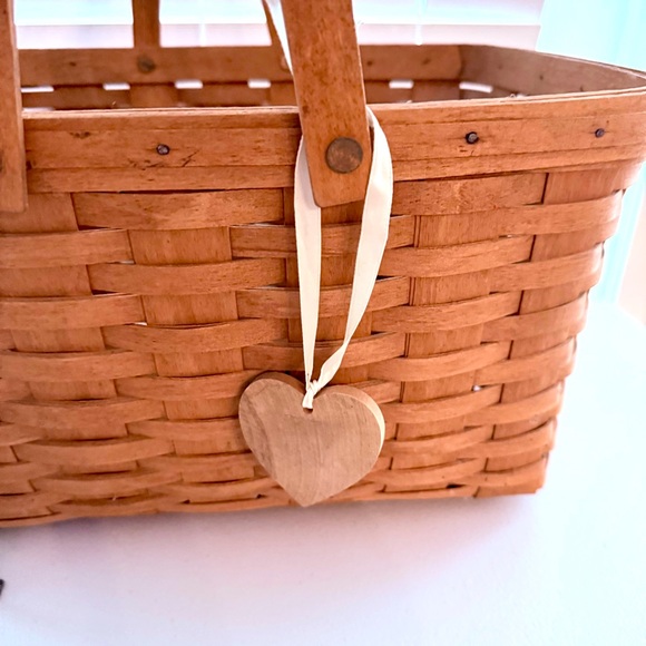 1990 Longaberger Large Market Basket w/ Swing Handles Signed 16”x11.5”x9” Charm - Picture 7 of 16